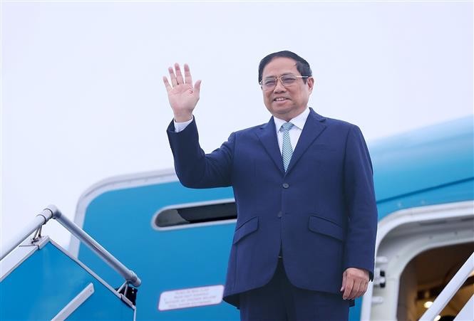Премьер-министр Фам Минь Тинь отправился на саммит, посвященный 50-летию отношений АСЕАН-Япония - ảnh 1