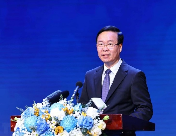 Президент Во Ван Тхыонг принял участие в программе чествования вьетнамских врачей - ảnh 1