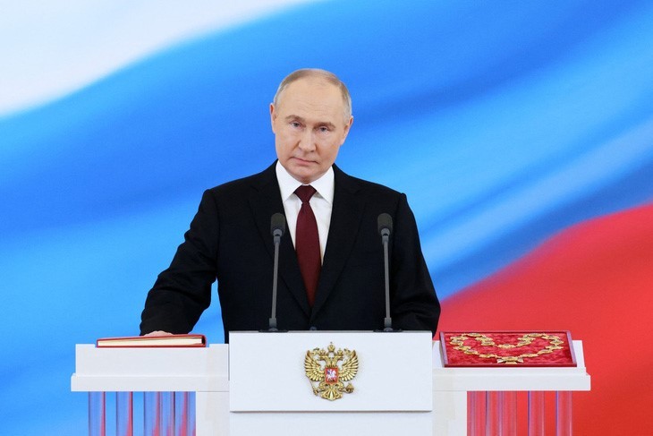 Владимир Путин в пятый раз вступил в должность президента России  - ảnh 1