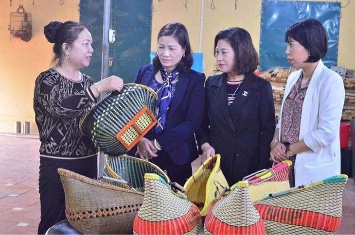Выделение финансов для принадлежащих женщинам малых и средних предприятий во Вьетнаме - ảnh 1