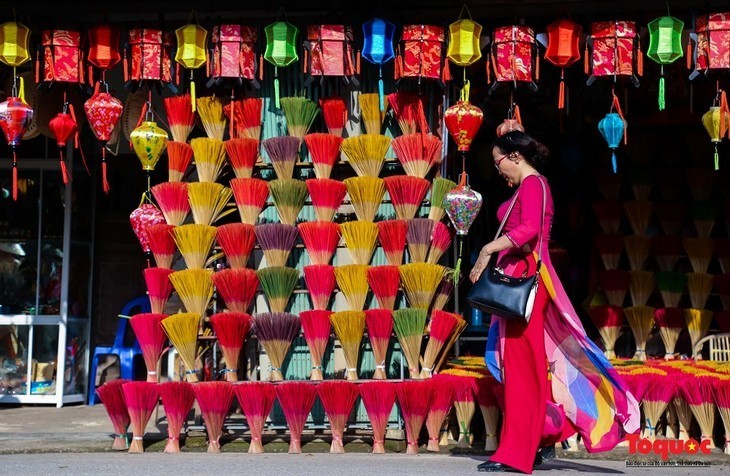 Деревня ароматических палочек Тхуйсуан - популярное место для посещения в Хюэ - ảnh 12