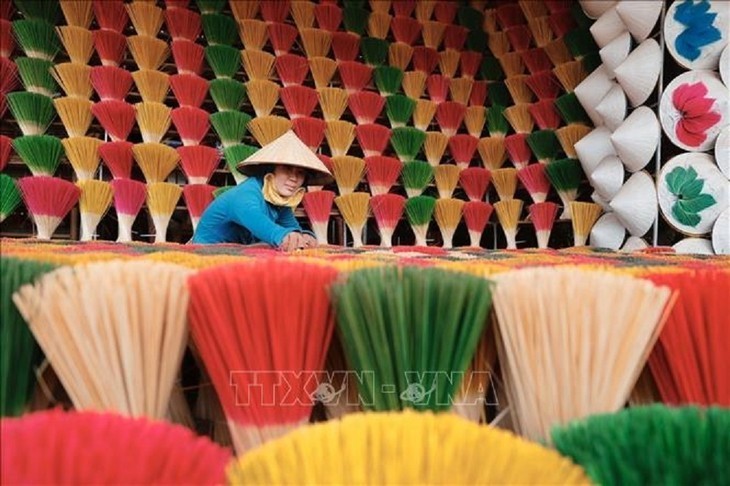 Деревня ароматических палочек Тхуйсуан - популярное место для посещения в Хюэ - ảnh 3