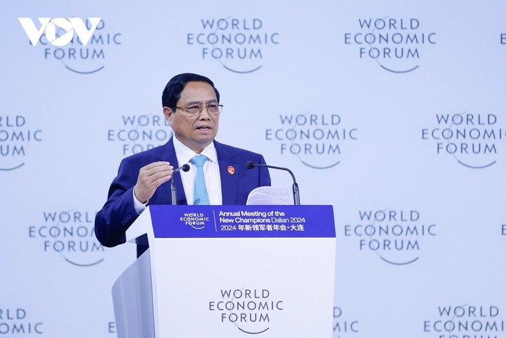Премьер-министр Вьетнама Фам Минь Тинь выступил на  Всемирном экономическом форуме (ВЭФ) - 2024 в Даляне  - ảnh 1
