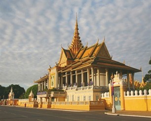 Vietnamese Buddhist Sangha delegation visits Cambodia  - ảnh 1