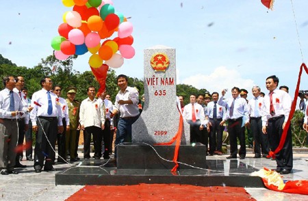 Final marker between Quang Tri and Lao’s Salavan inaugurated - ảnh 1