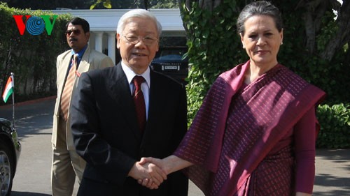 Party leader Nguyen Phu Trong meets with President of Indian National Congress Party - ảnh 1