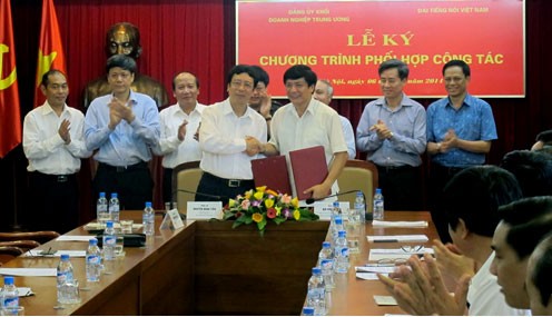 VOV and Party Committee of the central business club sign cooperation program - ảnh 1