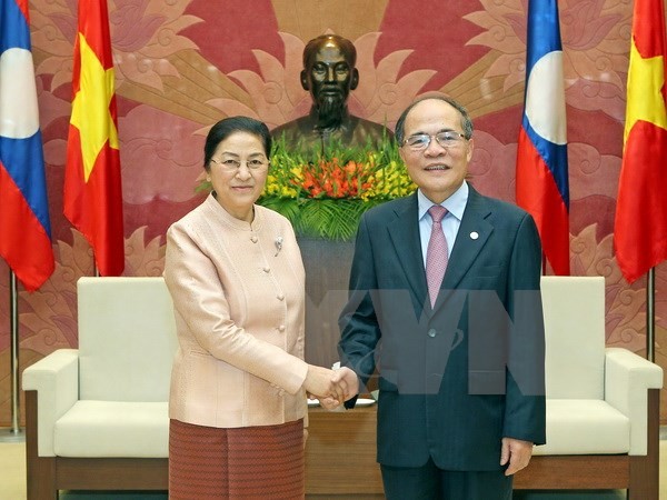 National Assembly Chairman talks with his Lao counterpart  - ảnh 1