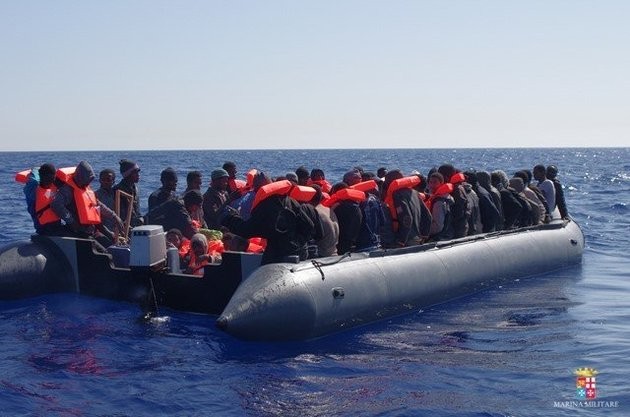 Migrant crisis: Significant drop in Mediterranean migrant deaths  - ảnh 1