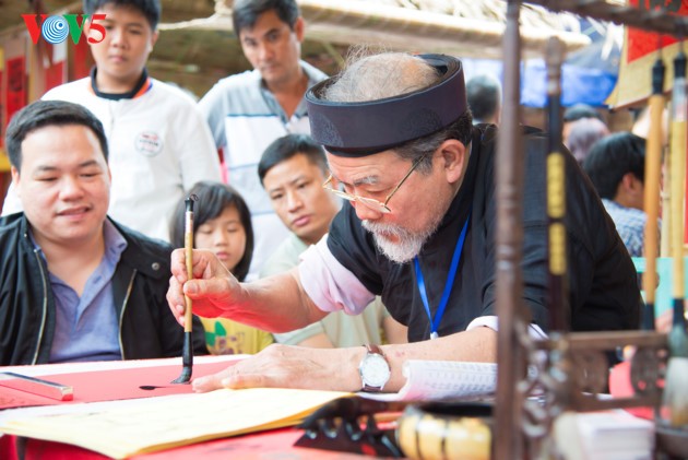 Calligraphy Festival at Hanoi’s Temple of Literature - ảnh 5