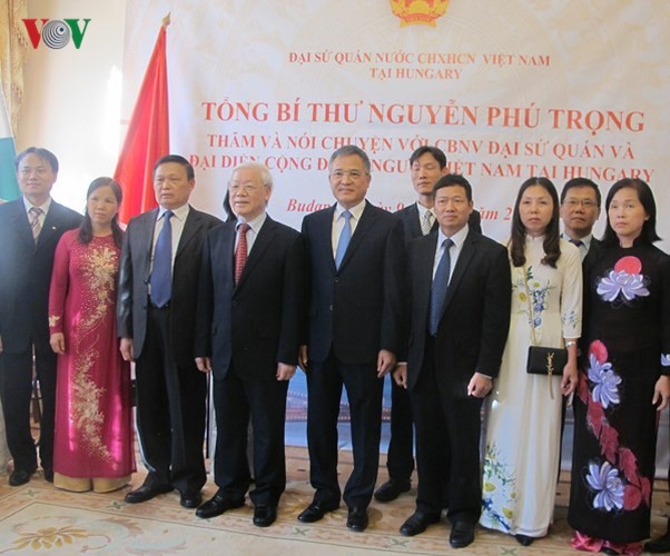 Vietnam, Hungary to upgrade ties to comprehensive partnership - ảnh 1