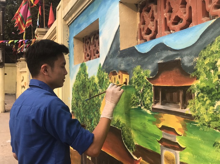 Youth murals promote cultural tradition of Hanoi’s village - ảnh 1