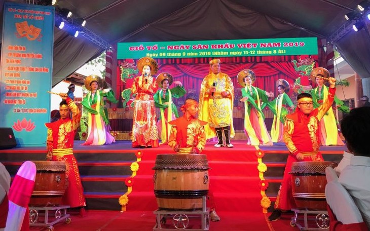 Vietnamese artists celebrate Stage Day - ảnh 1