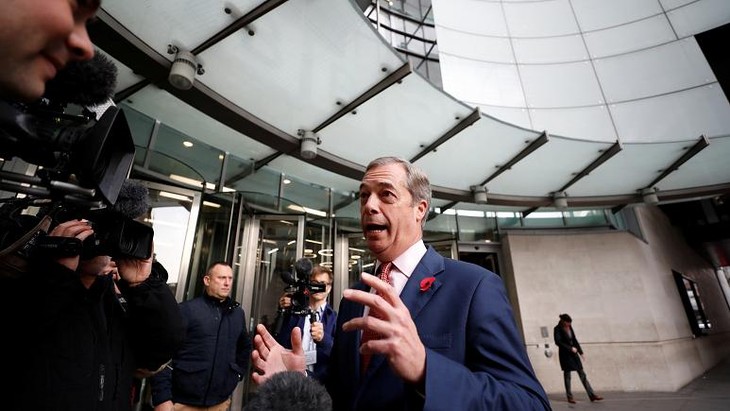 UK Prime Minister and Brexit Party leader at odds - ảnh 1