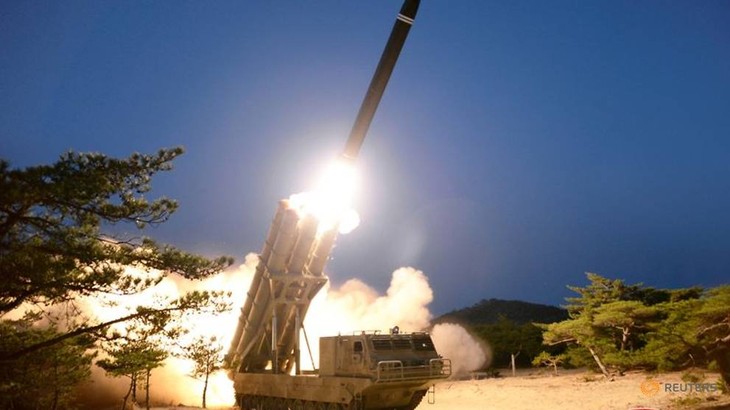 North Korea says it conducted successful test of multiple rocket launchers - ảnh 1
