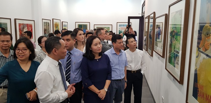 Vietnam Fine Arts Museum opens propaganda painting collection - ảnh 1