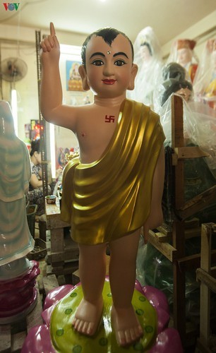 Century-old craft village specialises in Buddha statues in HCM City - ảnh 17