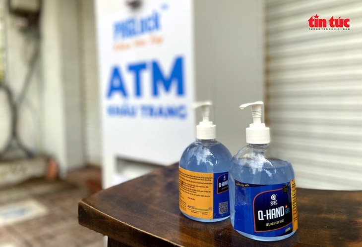 Free “face mask ATM” comes into operation in HCM City - ảnh 7