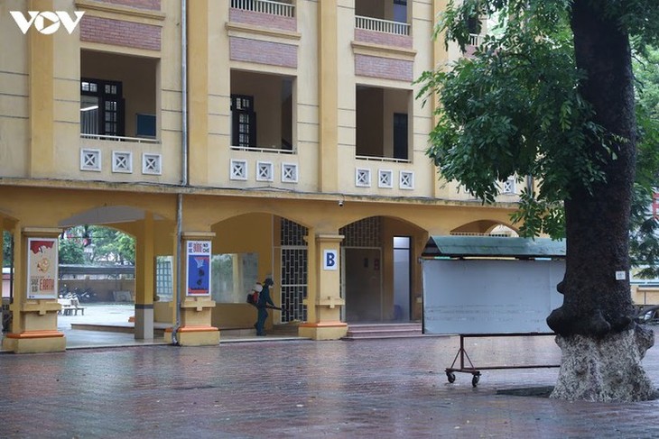 Hanoi disinfects exam sites to mitigate COVID-19 risk - ảnh 2