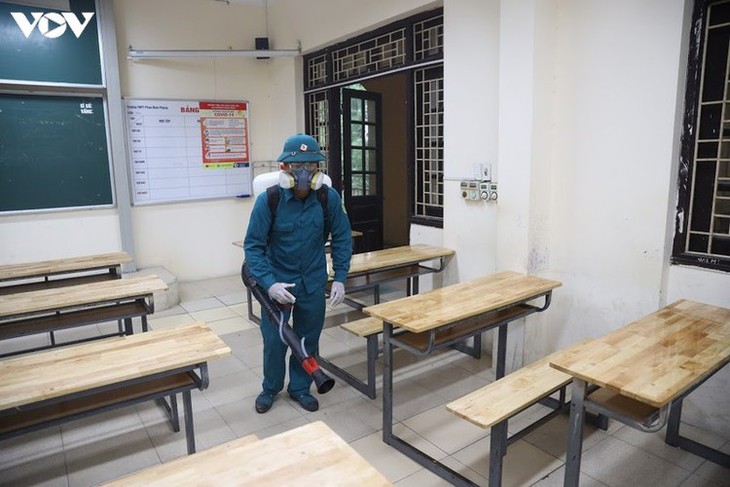 Hanoi disinfects exam sites to mitigate COVID-19 risk - ảnh 3
