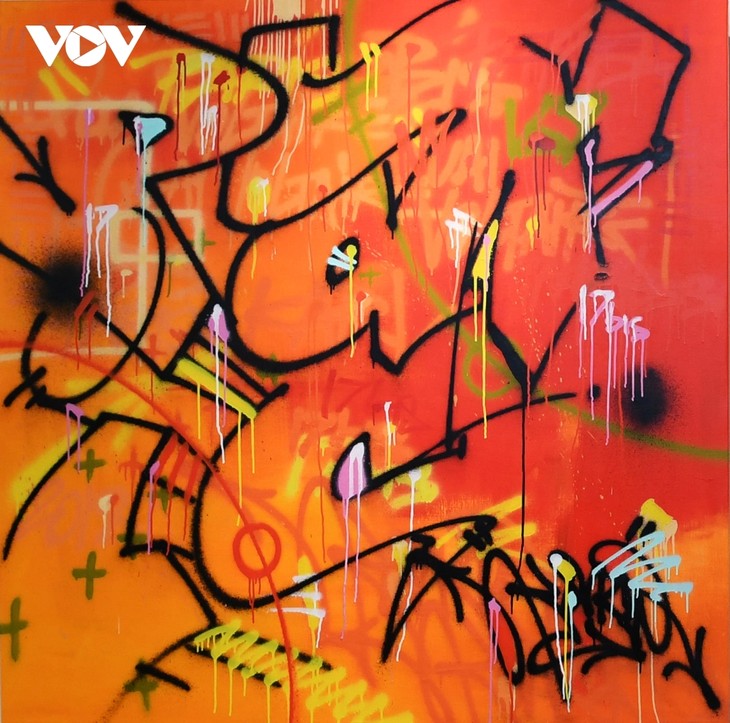 Artworks of Vietnamese-born graffiti artist go on display in Hanoi - ảnh 9
