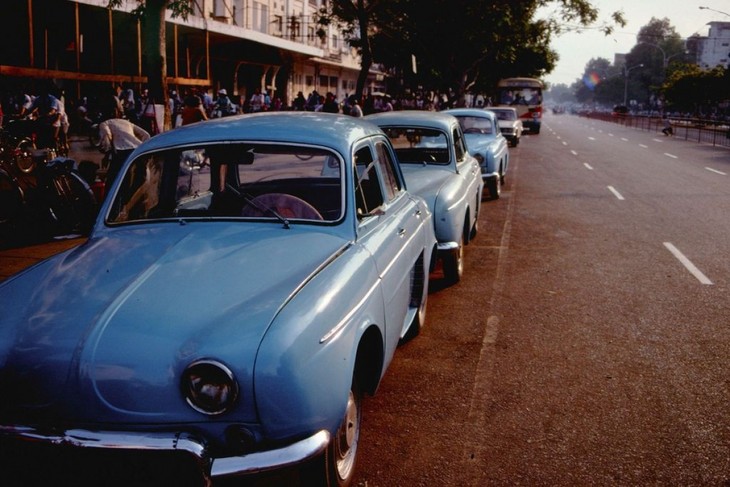 Interesting photos showcase Saigon traffic in 1989 - ảnh 7
