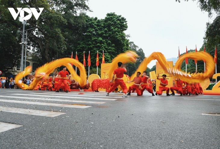 Dragon Dance Festival 2020 excites crowds in Hanoi - ảnh 11