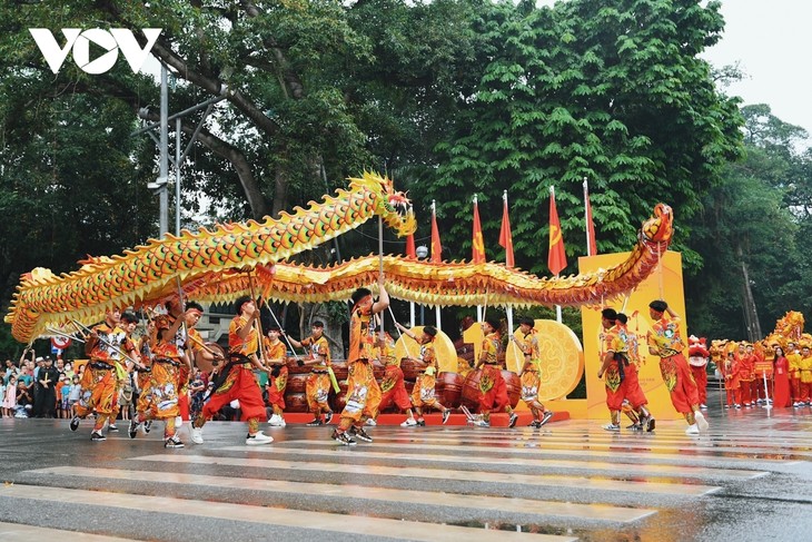 Dragon Dance Festival 2020 excites crowds in Hanoi - ảnh 2