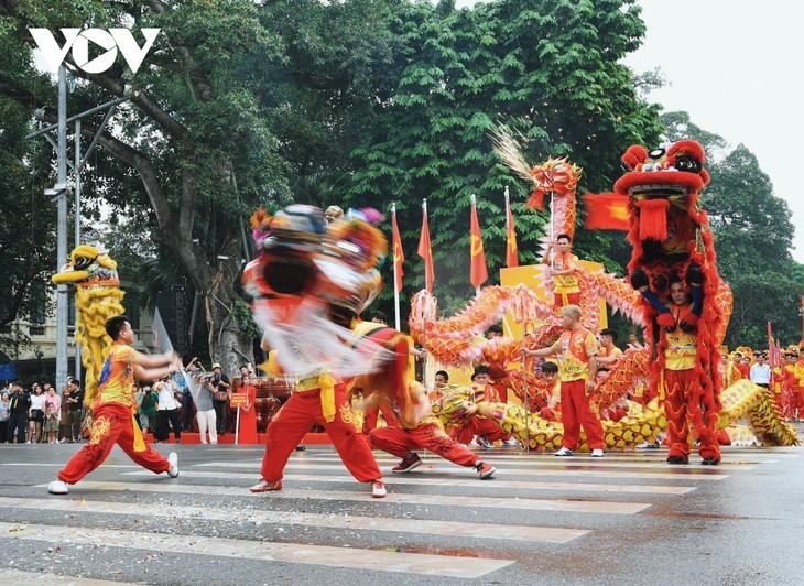 Dragon Dance Festival 2020 excites crowds in Hanoi - ảnh 4