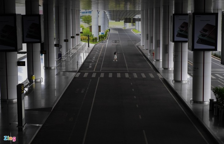Terminal 2 of Noi Bai International Airport falls quiet - ảnh 1