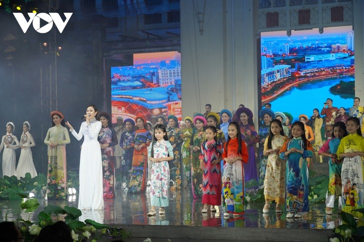 Fashion show opens Ao Dai Festival in HCM City - ảnh 1