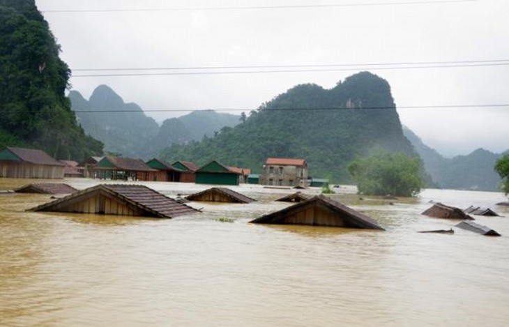 Severe flooding wreaks havoc in central Vietnam - ảnh 10