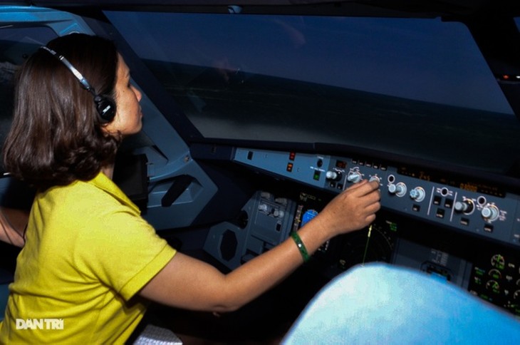 HCM City offers pilot training tour to visitors - ảnh 2