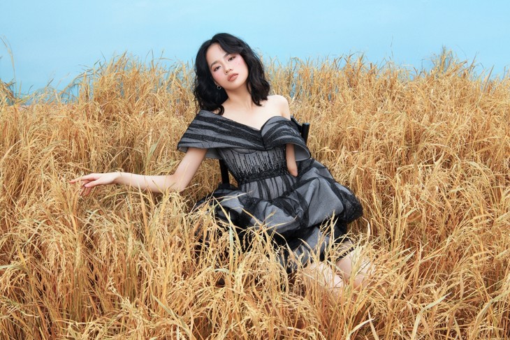 Người mẫu khuyết tay Hà Phương như “thiên thần” giữa cánh đồng lúa - ảnh 11