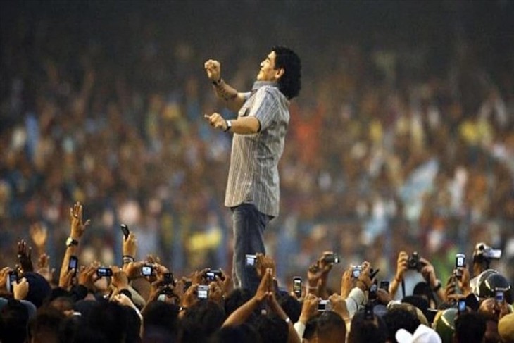 Sự nghiệp vinh quang của Diego Maradona qua ảnh - ảnh 17