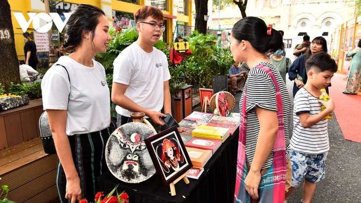HCM City holds various cultural activities ahead of Tet - ảnh 4
