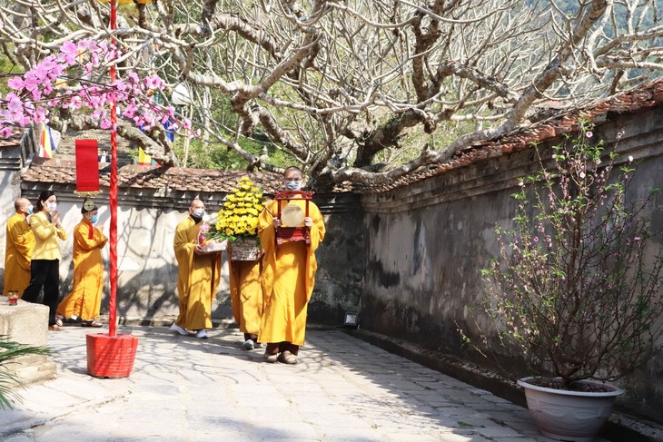 Yen Tu spring festival opens amid tight anti-coronavirus measures - ảnh 3