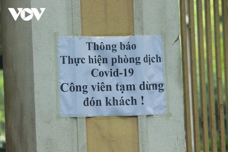 Parks, relic sites, worship places in Hanoi shut amid COVID-19 threats - ảnh 4
