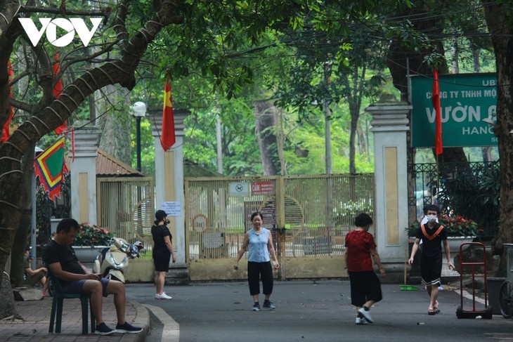 Parks, relic sites, worship places in Hanoi shut amid COVID-19 threats - ảnh 5