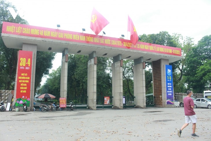 Parks, relic sites, worship places in Hanoi shut amid COVID-19 threats - ảnh 6