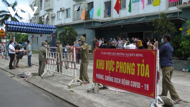 Da Nang lifts lockdown on some residential areas linked to COVID-19 outbreaks - ảnh 4