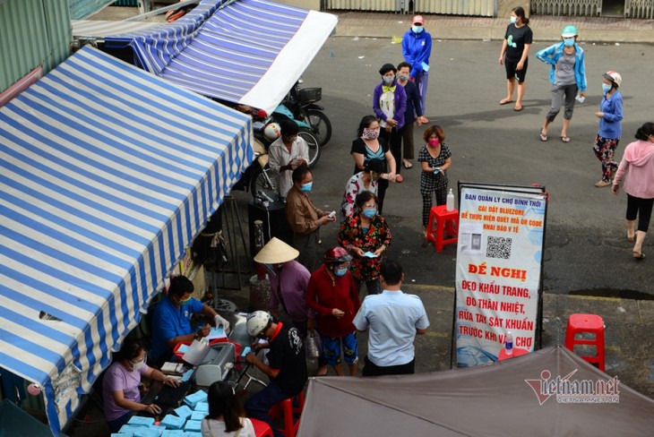 Market in HCM City issues coupons to locals amid COVID-19 fight - ảnh 2