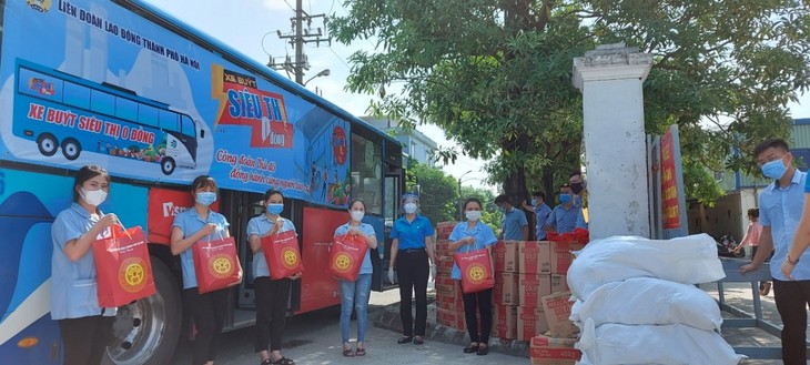 “Xe buýt siêu thị 0 đồng” kịp thời hỗ trợ người lao động Hà Nội ảnh hưởng do dịch COVID-19 - ảnh 6