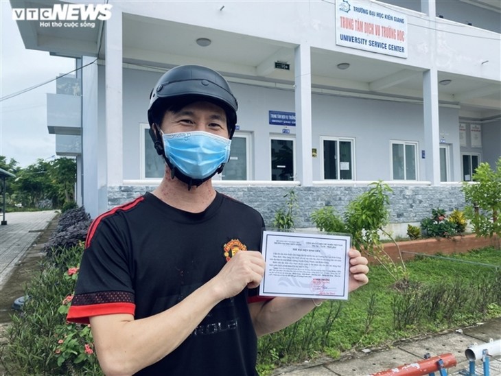 How do foreign students survive fresh COVID-19 outbreak in Vietnam? - ảnh 7