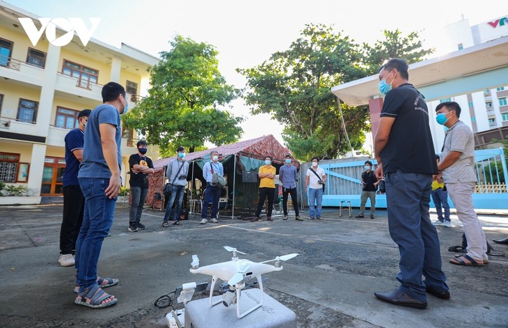 Da Nang pilots to use drones to monitor people to “stay where they are” - ảnh 3