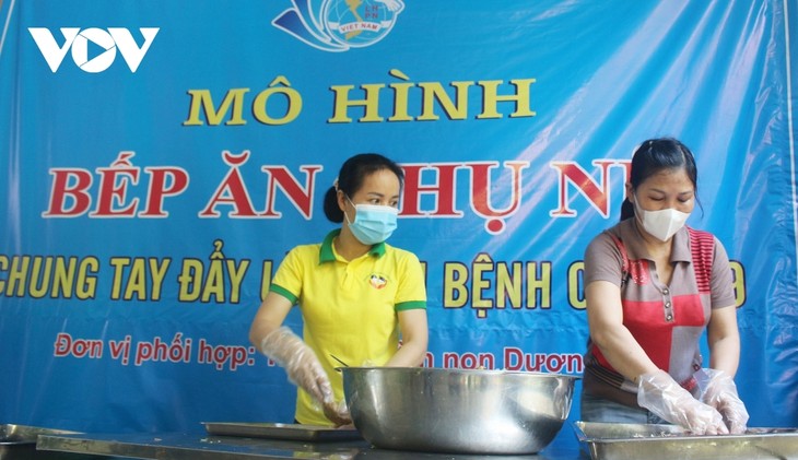 Women of Hanoi offer free meals for frontline workers during COVID-19 fight - ảnh 1