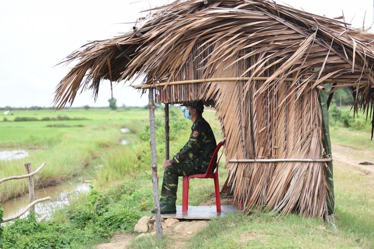 Lính biên phòng Hà Tiên: Chặn COVID đến cột mốc cuối cùng trên biên giới Campuchia - ảnh 2