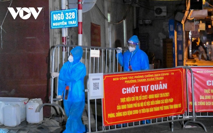 Hanoi lifts lockdown on largest COVID-19 hotspot - ảnh 3