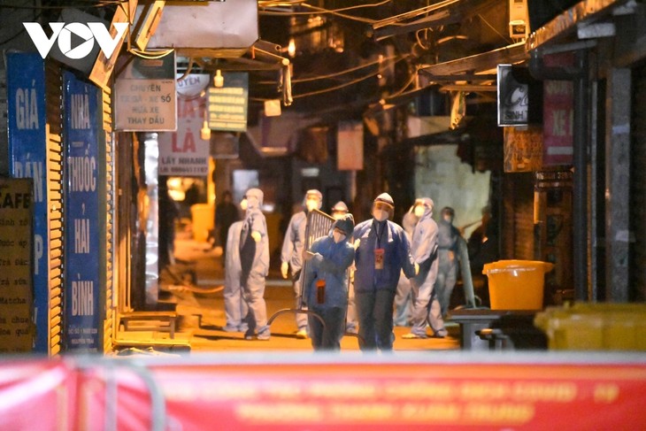 Hanoi lifts lockdown on largest COVID-19 hotspot - ảnh 5