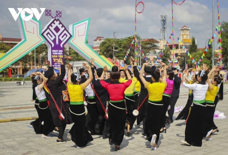 Xòe Thái và nét đẹp của cộng đồng văn hóa dân tộc Thái Tây Bắc - ảnh 11